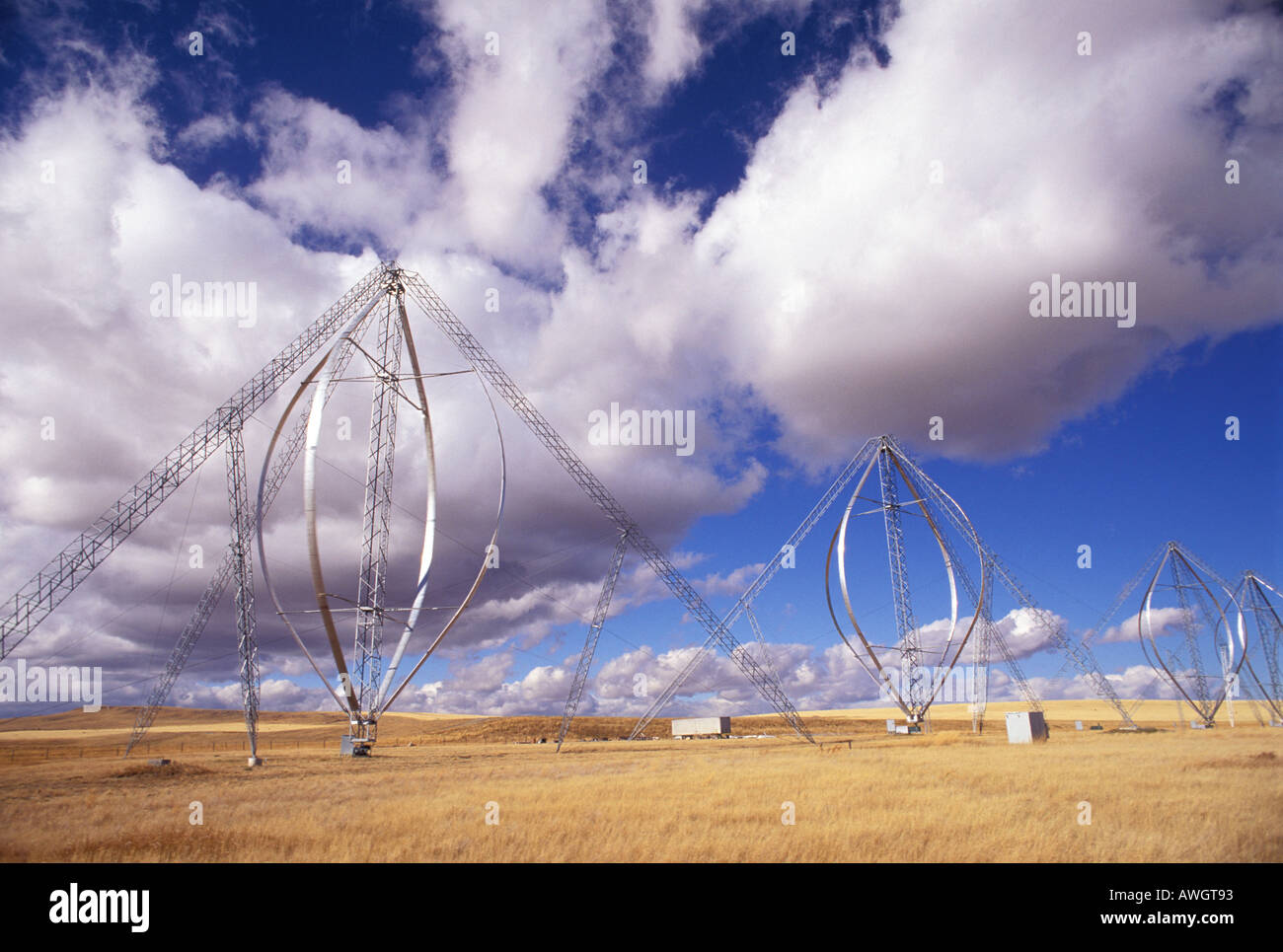 Mulini a vento sperimentale per la generazione di energia elettrica nel sud di Alberta in Canada Foto Stock