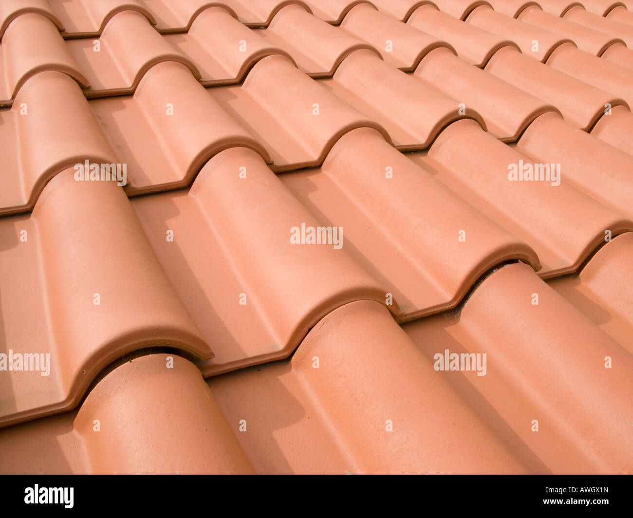 Nuovo tetto arancione piastrelle vicino fino in Portogallo Foto Stock
