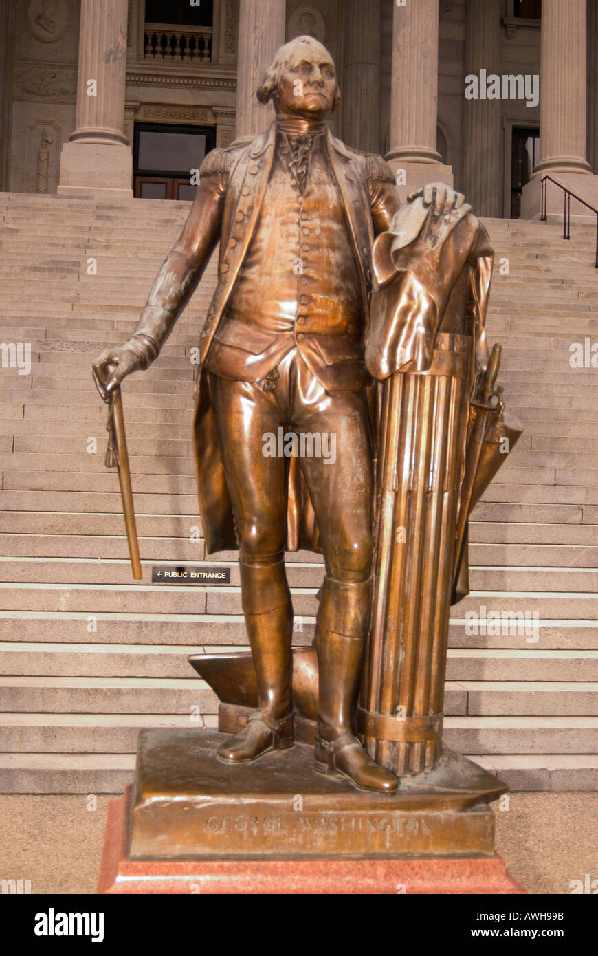 George Washington statua sulla scalinata del Campidoglio di Columbia nella Carolina del Sud NEGLI STATI UNITI Foto Stock