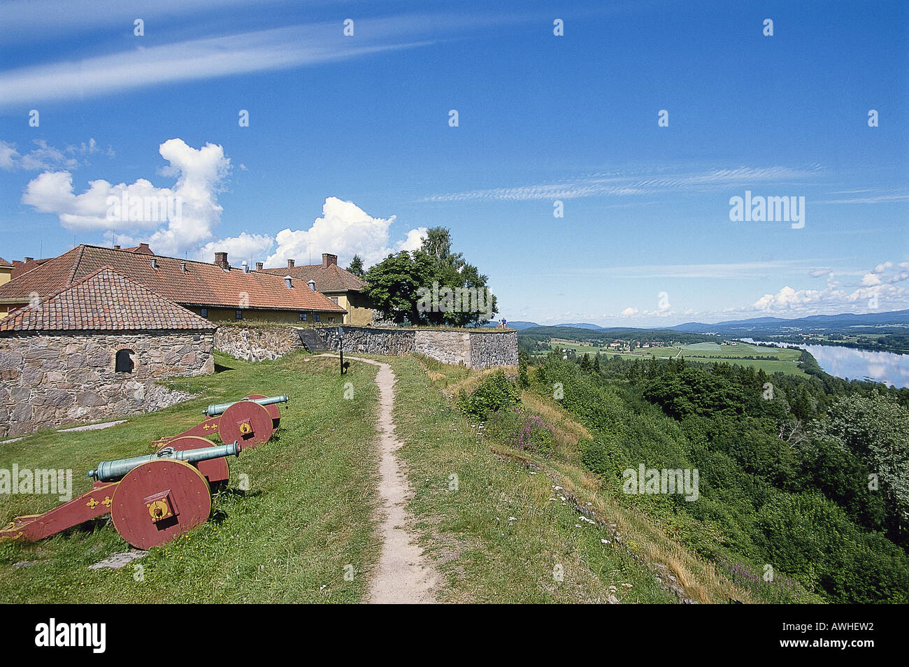 Norvegia, orientale della Norvegia, Kongsvinger Festning, cannoni in motivi di fortezza irregolare con vista panoramica verso la Svezia Foto Stock