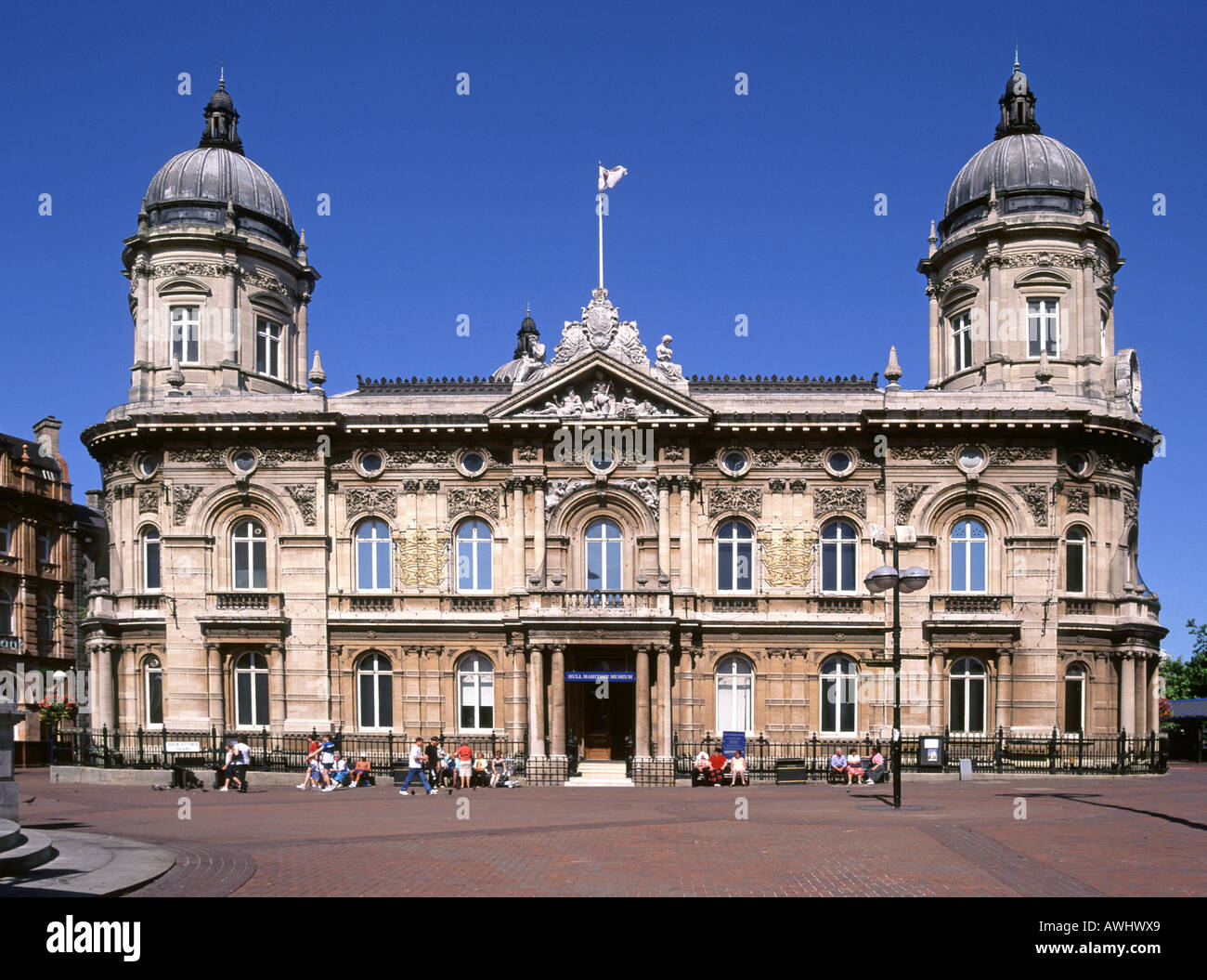 Architettura vittoriana a Kingston Upon Hull vecchio dock edificio uffici ora la città museo marittimo di Queen Victoria Square East Yorkshire England Regno Unito Foto Stock