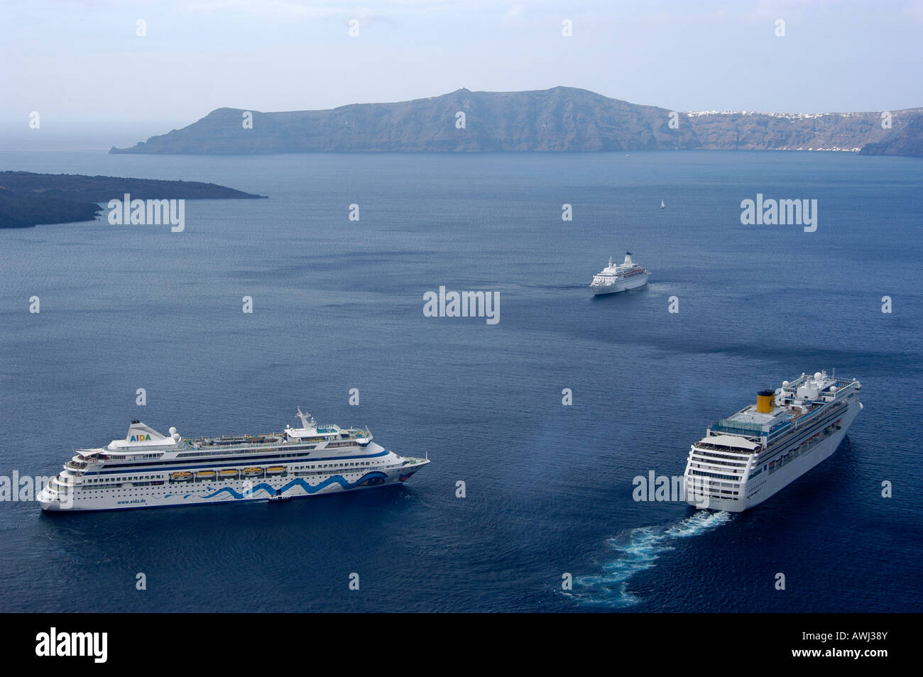 La nave da crociera AIDA Aura a Santorini, Grecia 12.10.2006. Foto Stock