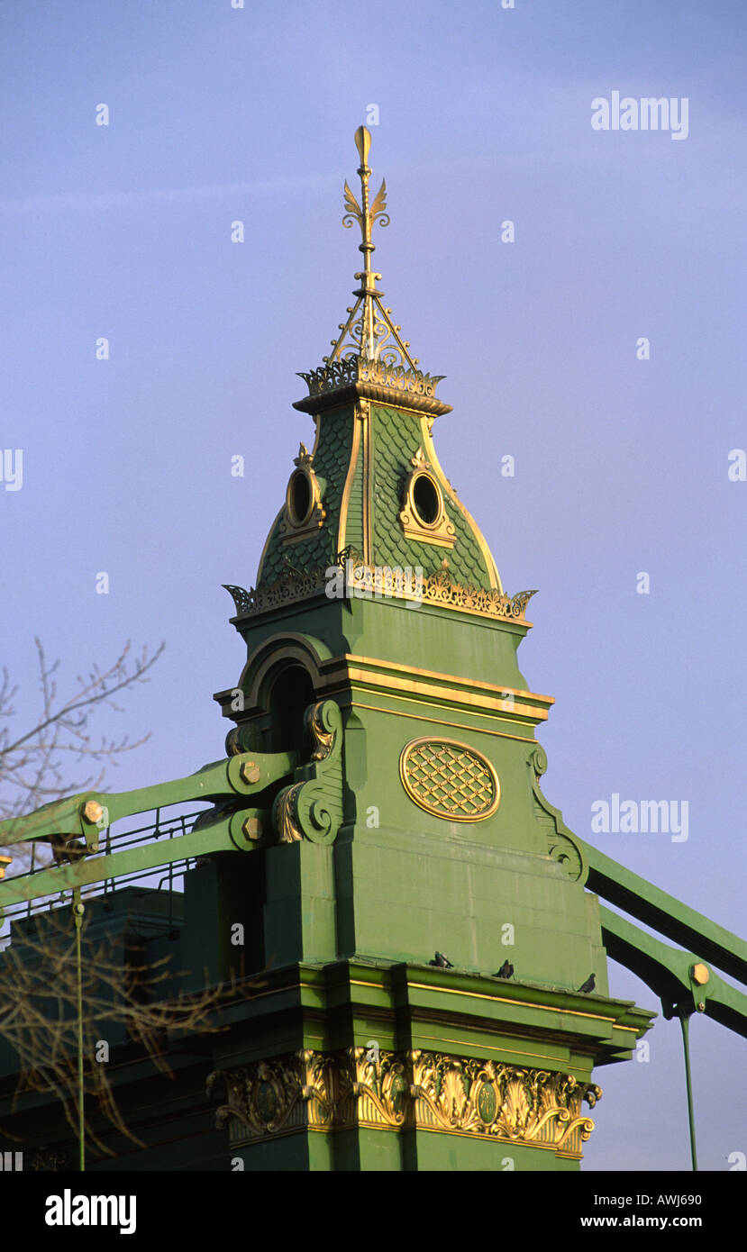 Hammersmith Bridge attraversamento fluviale nella zona ovest di Londra, Regno Unito Foto Stock
