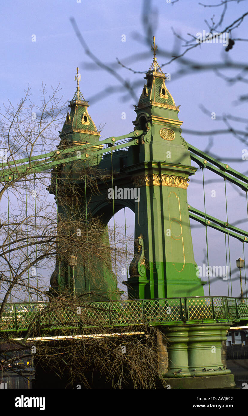 Hammersmith Bridge attraversamento fluviale nella zona ovest di Londra, Regno Unito Foto Stock