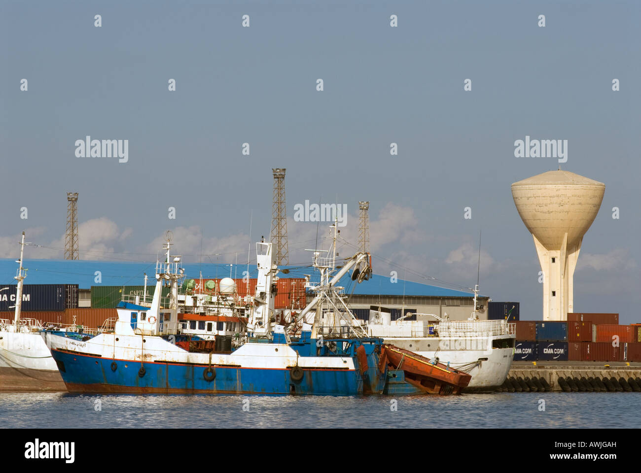 Spedizioni in banchina sul porto di Tripoli in Libia Foto Stock