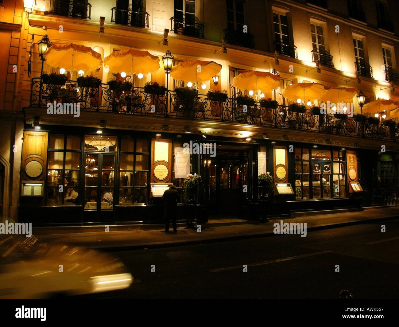 Francia Parigi famoso ristorante Le Procope di notte Foto Stock