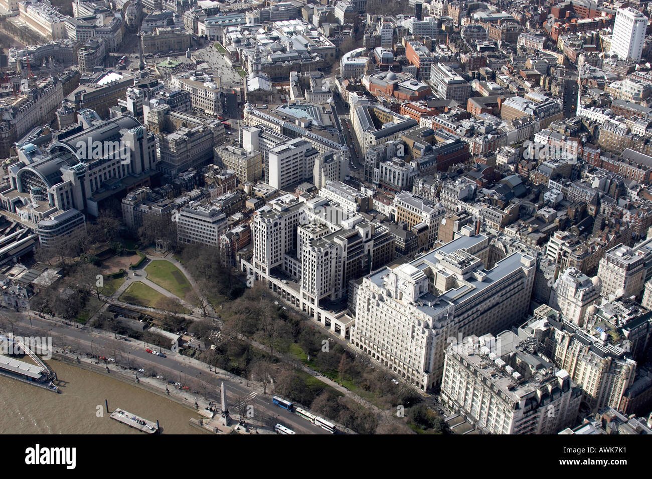 Elevato livello obliquo di vista aerea a nord ovest del fiume Tamigi Royal Festival Hall La stazione di Charing Cross Foto Stock