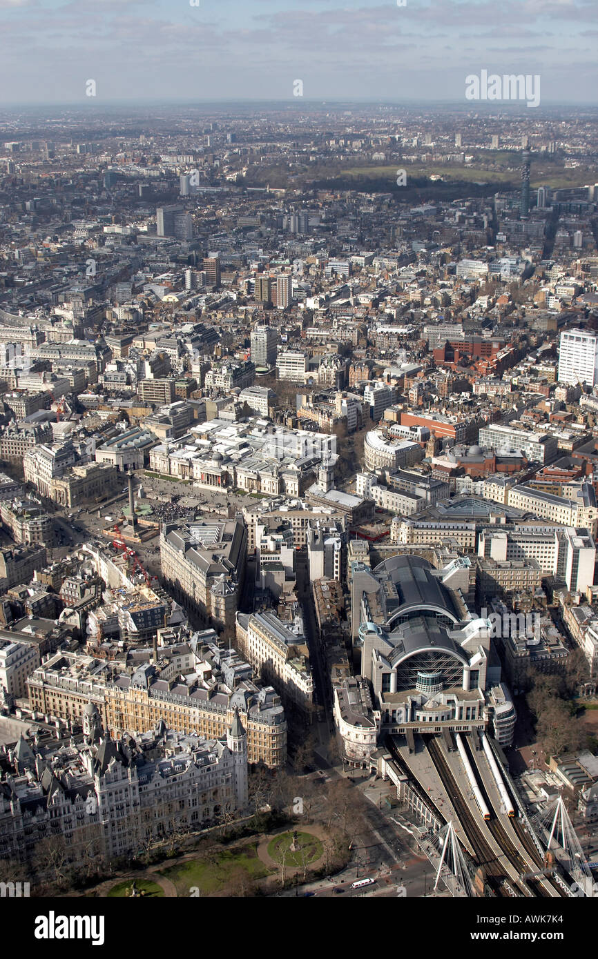 Elevato livello obliquo di vista aerea a nord ovest del fiume Tamigi Royal Festival Hall La stazione di Charing Cross Foto Stock