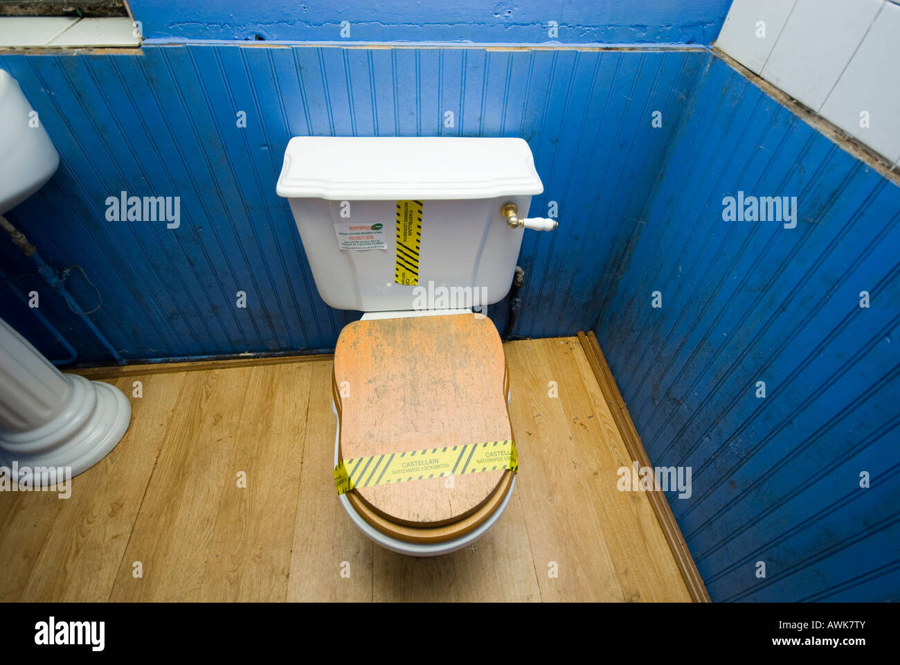 Wc rotto immagini e fotografie stock ad alta risoluzione - Alamy