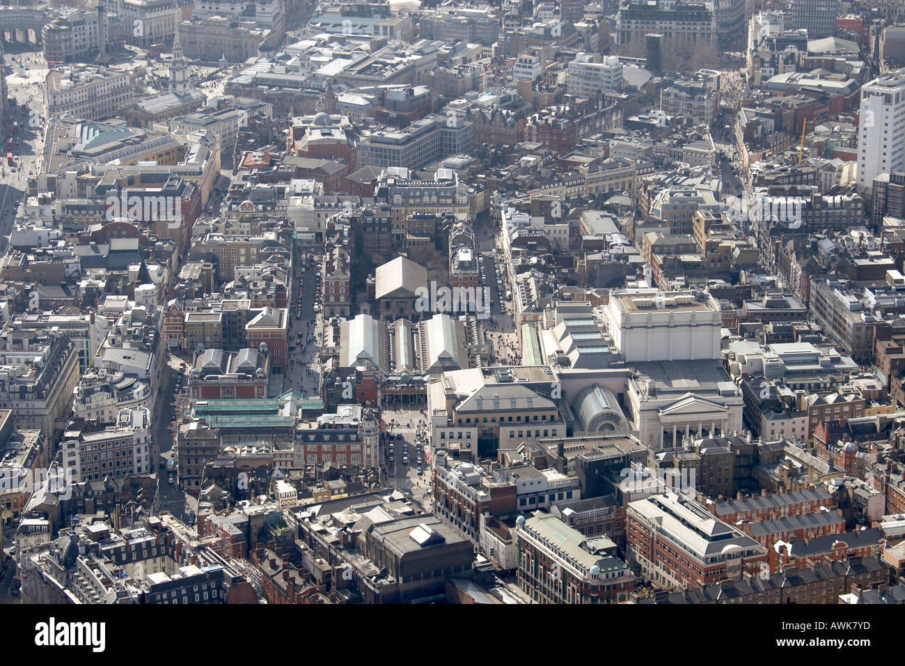 Elevato livello obliquo di vista aerea a sud-ovest di mercato di Covent Garden Foto Stock