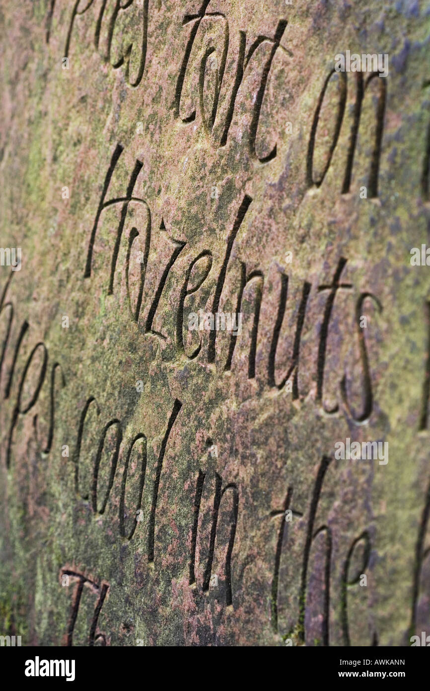 Il percorso di poesia. La poesia scolpita nella pietra a Stenkrith park, Kirkby Stephen, Inghilterra Foto Stock