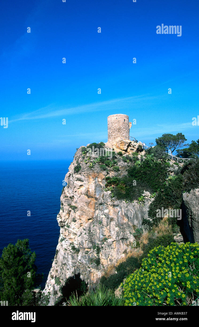 Vecchi ruderi della torre, Punta d es Verger, Mallorca, Baleares, Spagna Foto Stock