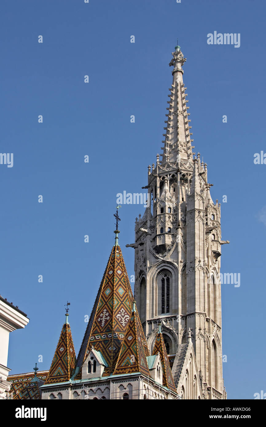 La Chiesa di San Mattia Matyas Templom torretta torre con tetto di tegole in Budapest Ungheria Foto Stock