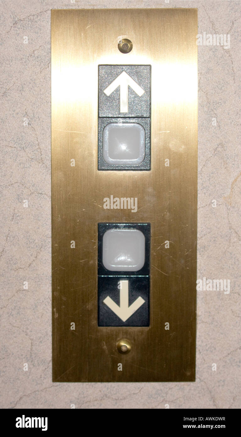 Impronte digitali su un ospedale pannello di ascensore Foto Stock