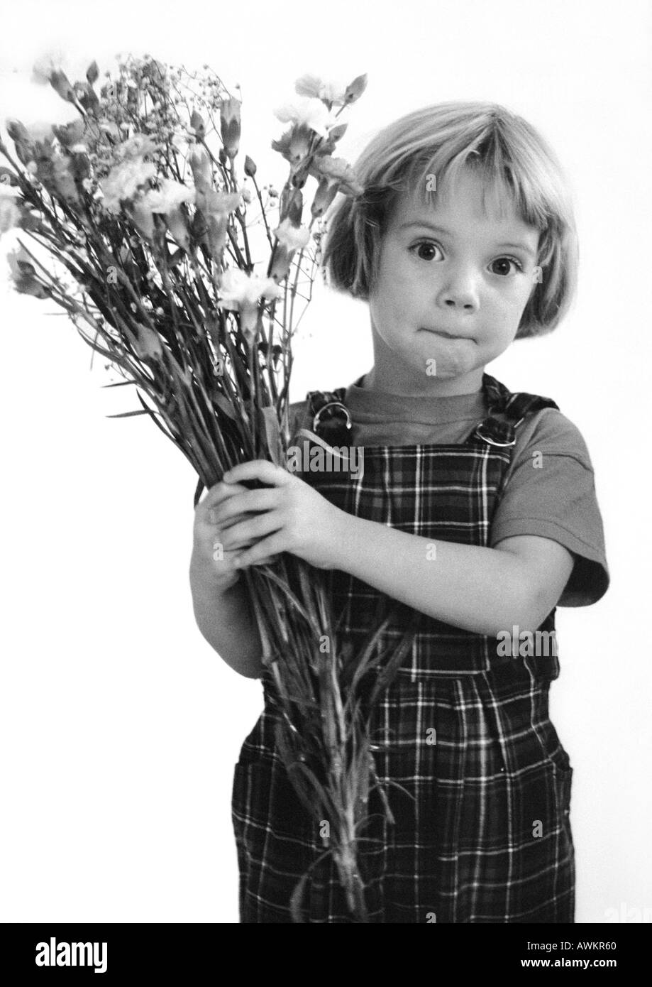 Little Girl holding bouquet, b&W Foto Stock