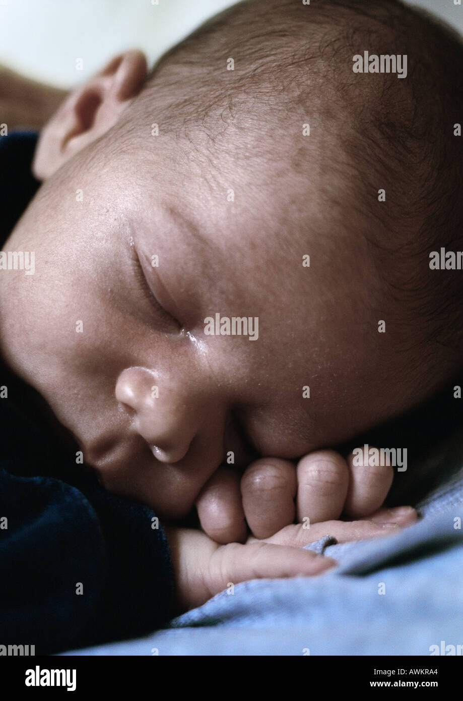 Infant sleeping, close-up Foto Stock