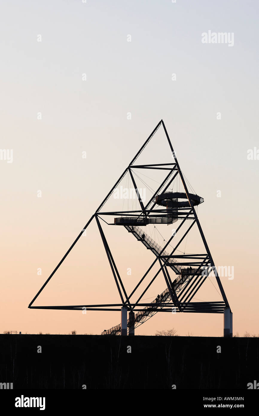 Tetrahedron realizzato in tubi di acciaio a forma di piramide piattaforma di osservazione, Prosper II mio, Bottrop, Nord Reno-Westfalia, Germania Foto Stock
