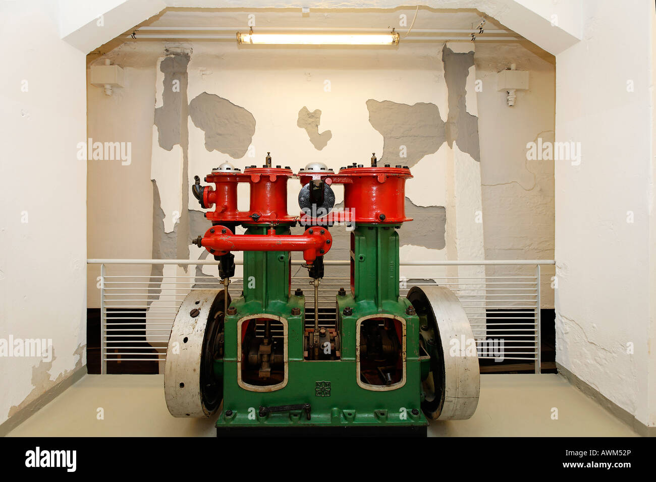 Pompa centrifuga con motore a benzina, esposizione al Museo der Deutschen Binnenschifffahrt (museo della navigazione interna tedesca Foto Stock