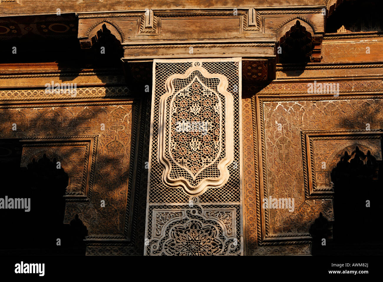 Dettaglio anteriore con intaglio artistico, il Palais de la Bahia, Medina, Marrakech, Marocco, Africa Foto Stock