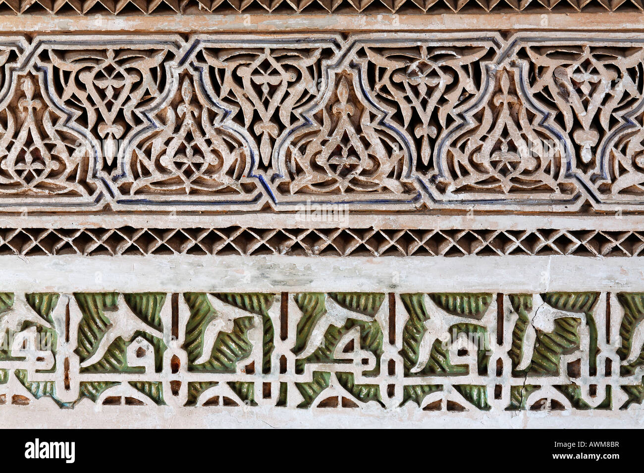 Lavori artistici in stucco arabesco, Palais de la Bahia, Medina, Marrakech, Marocco, Africa Foto Stock