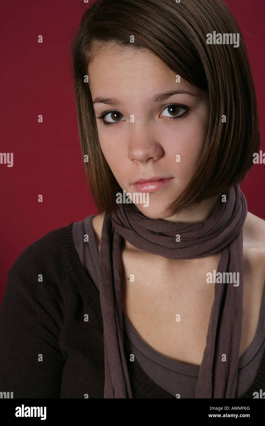 Ritratto di una ragazza, pre-teen, dai primi anni dell'adolescenza Foto Stock