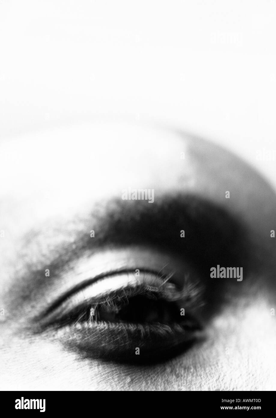 Man's eye, vicino, in bianco e nero. Foto Stock