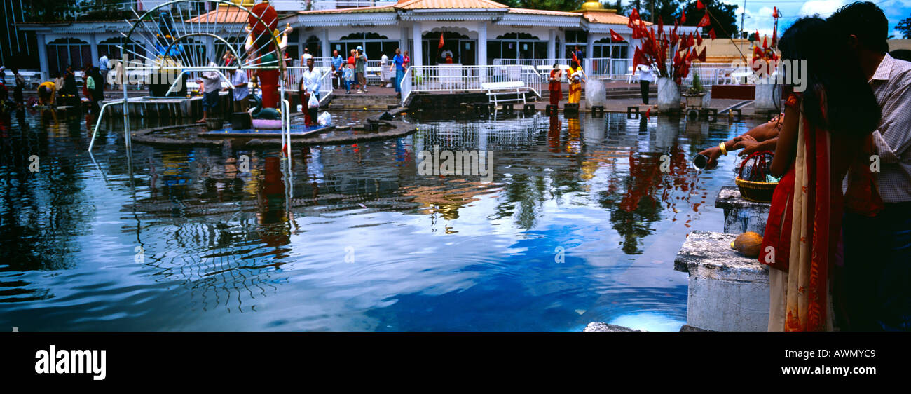 Grand Bassin Mauritius per i fanatici indù a lato lago Foto Stock