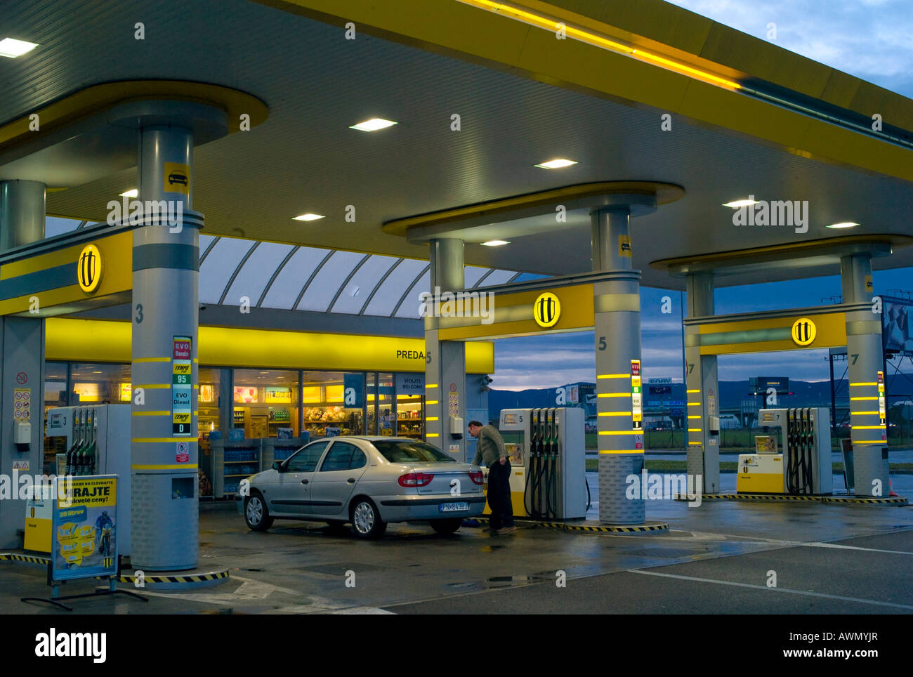 Slovnaft stazione di benzina, Slovacchia, Europa Foto Stock