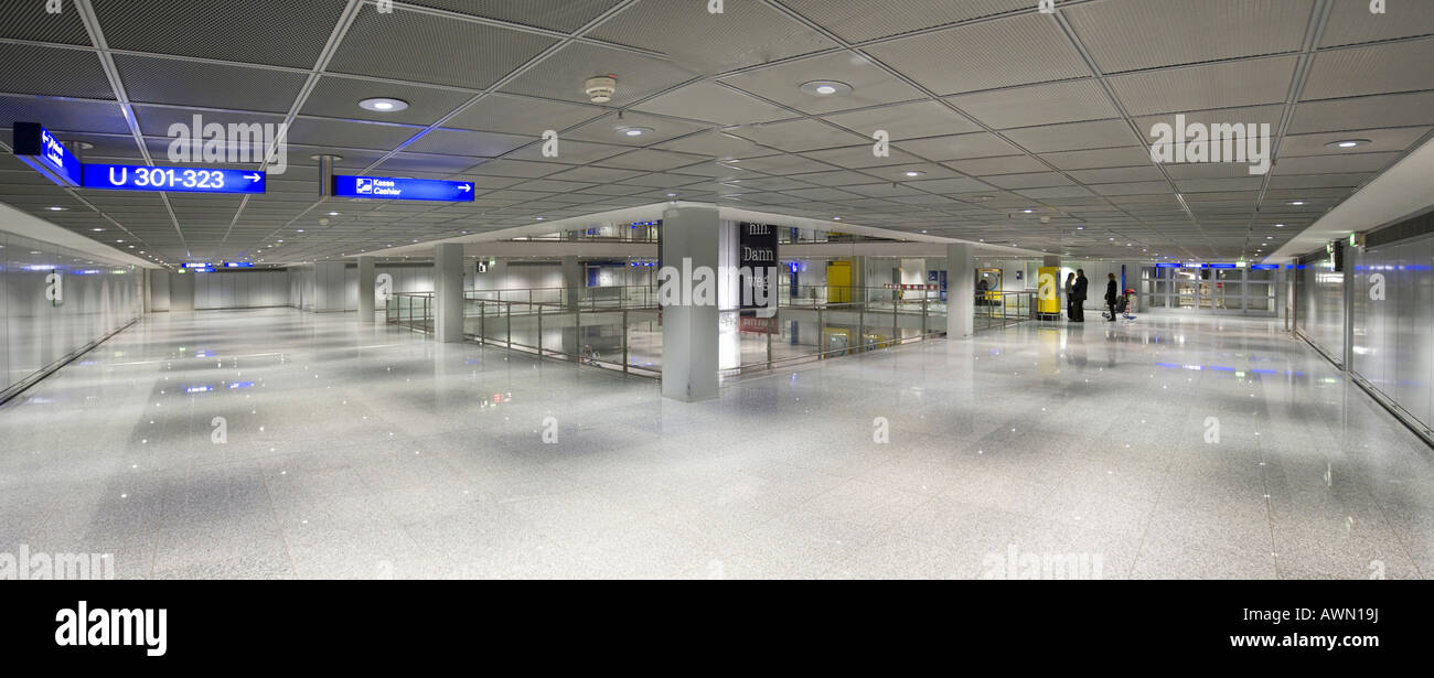 Parcheggio sotterraneo a pagamento, macchine, terminale 2, Aeroporto di Francoforte Francoforte Hesse, Germania, Europa Foto Stock