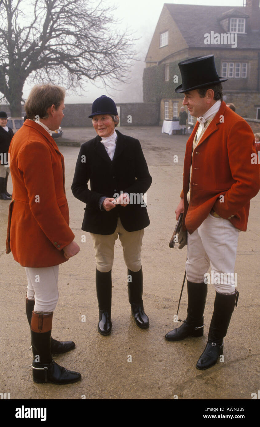 La signora Lorna Schuster ospita l'incontro Heythrop Hunt nella sua casa di famiglia, Nether Worton House. Il suo 80° compleanno il 25 febbraio 1991 1990s Oxfordshire Regno Unito Foto Stock