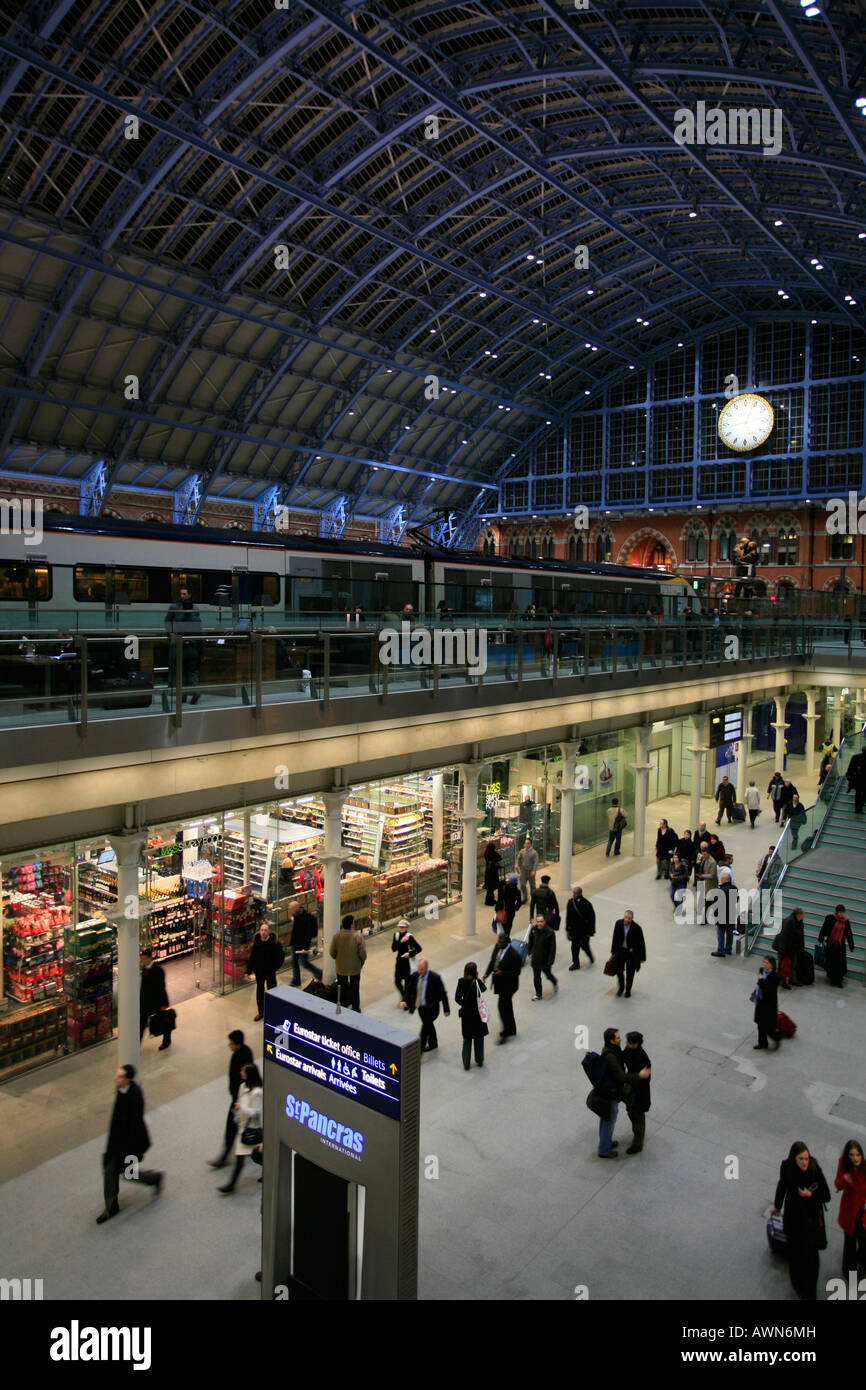 St Pancras International Train Station di Londra, Regno Unito Foto Stock