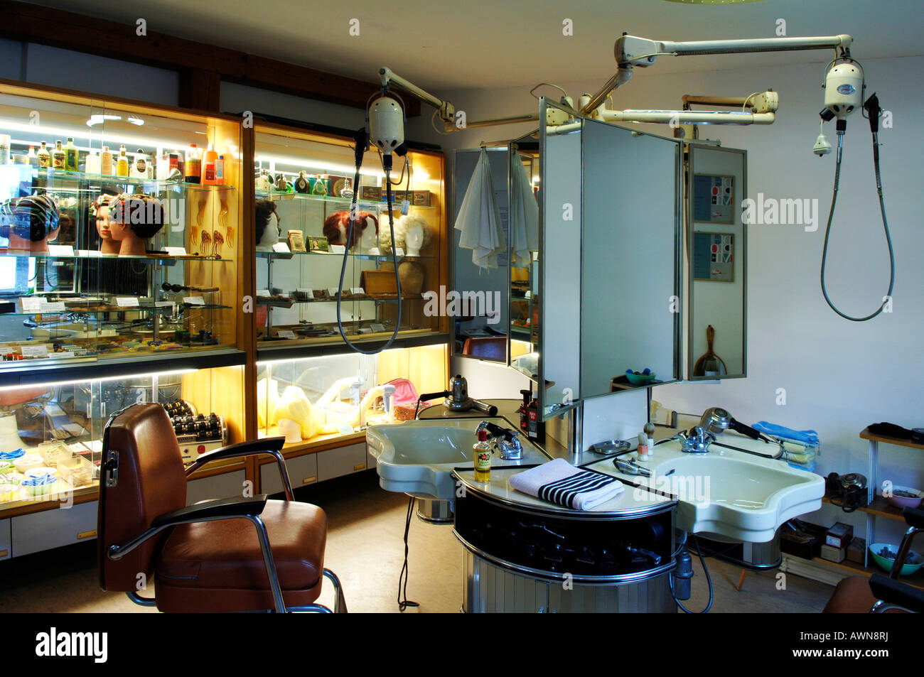 Retrò Barber shop a partire dagli anni cinquanta, Industriemuseum, Lauf/Pegnitz, Franconia, Baviera, Germania, Europa Foto Stock