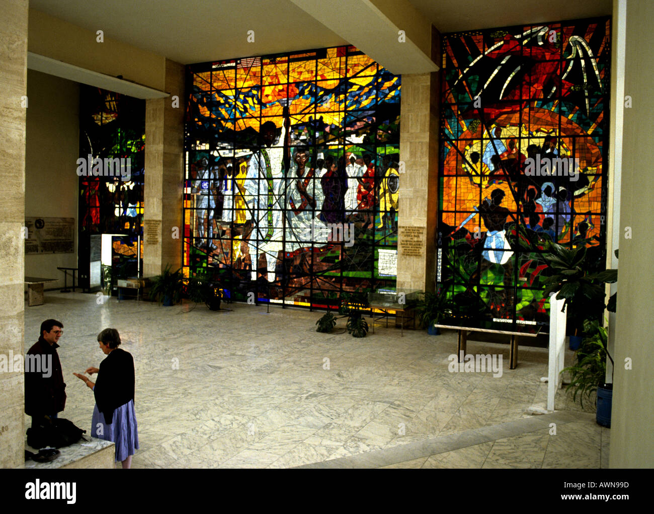 Murale di vetro da artista locale AFEWERK TEKLE nella lobby dell'OUA in Addis Abba Etiopia Foto Stock
