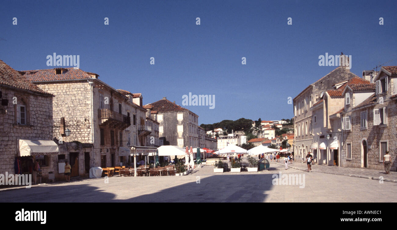 La piazza della Città di Stari Gard sull'isola di Hvar in Croazia s costa dalmata Foto Stock