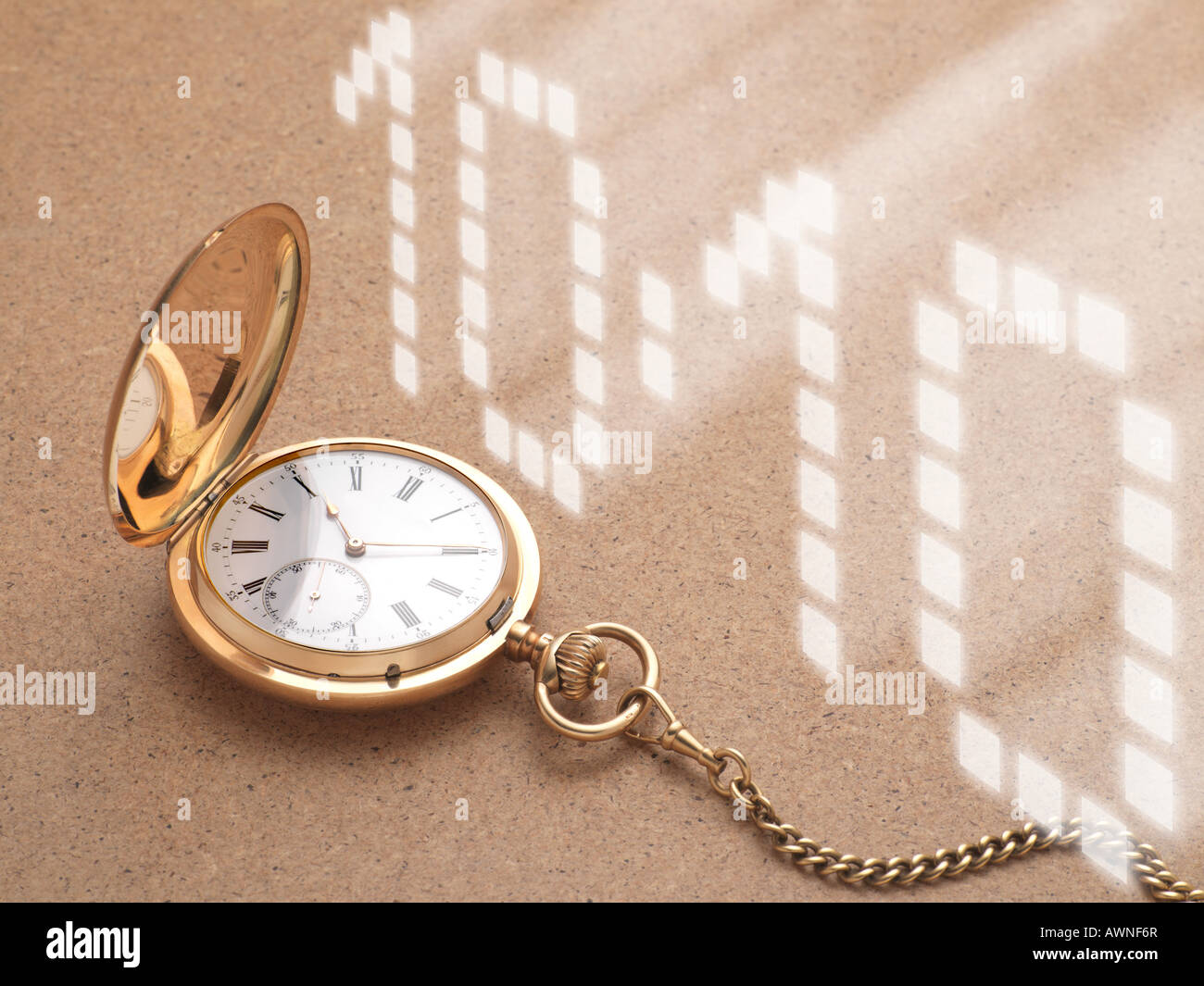 Orologio da tasca e tempo digitale Foto stock - Alamy