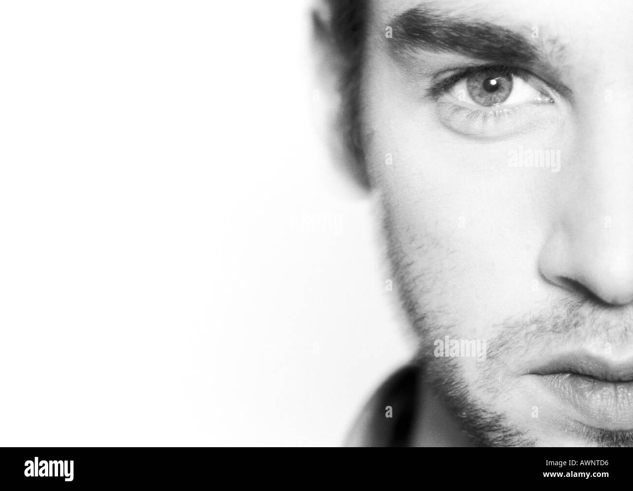 Il volto dell'uomo, vista parziale, close-up, ritratto, B&W Foto Stock