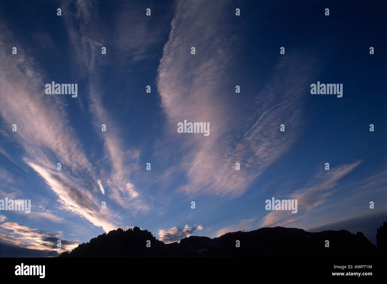 (Foehn chinook) nuvole sopra il Dolomiti di Sesto, Bolzano, Italia, Europa Foto Stock