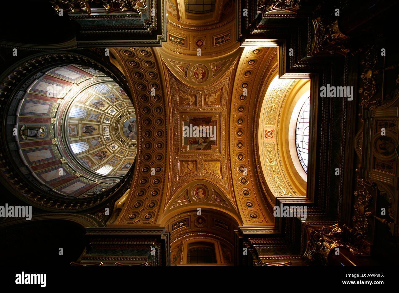 Cupola della St Stephans basilica in stile neorinascimentale, Budapest, Ungheria, Europa Foto Stock