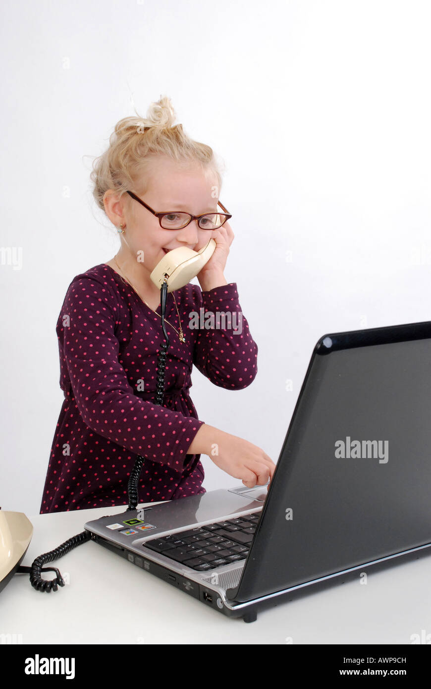 Il bambino e il computer Foto Stock