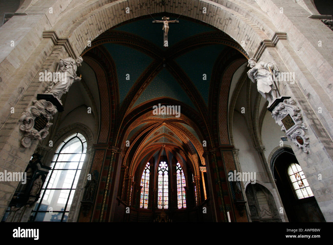 Vista interna, quindicesimo al sedicesimo secolo tardo gotico, Notre Dame du Sablon cattedrale, Bruxelles, Belgio, Euro Foto Stock