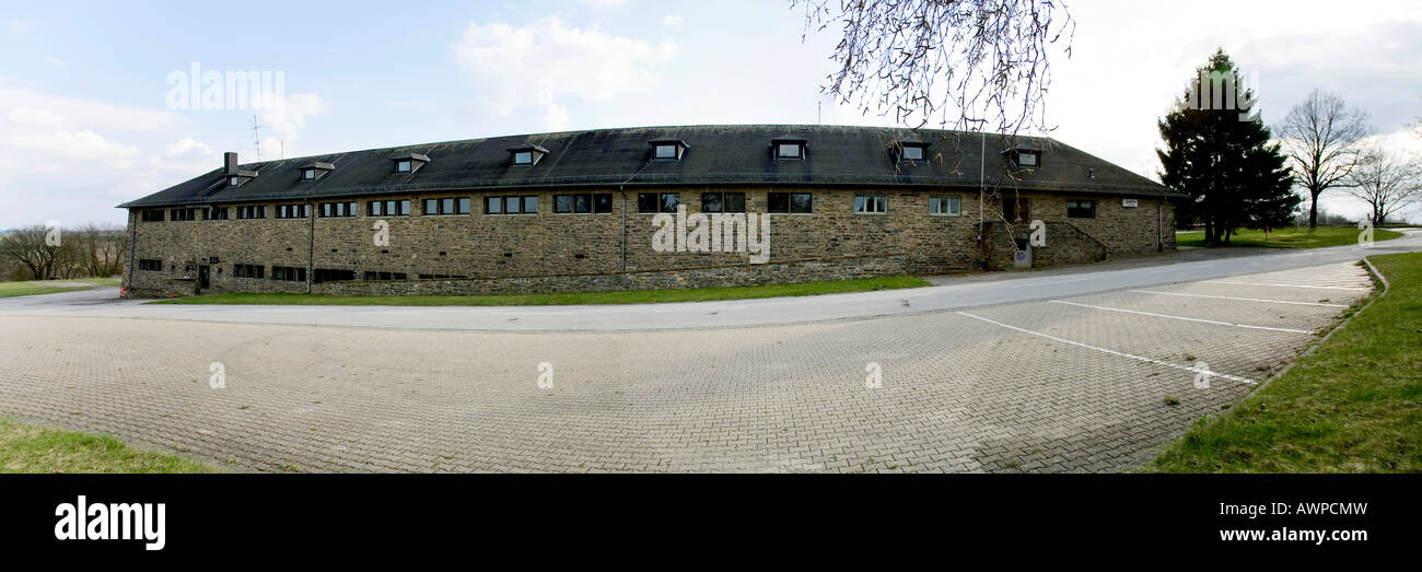 Ex NS-Ordensburg Vogelsang (socialista nazionale station wagon), edificio adibito a garage dall'esercito belga fino al 2005, Eifel, n. Foto Stock