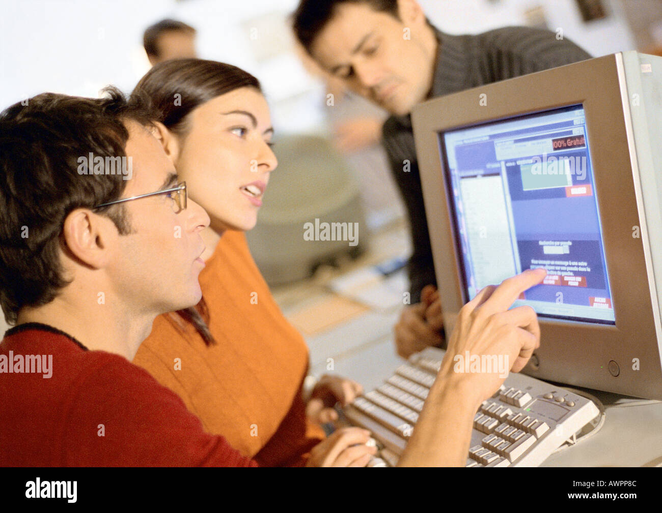 Le persone che lavorano in ufficio, close-up Foto Stock