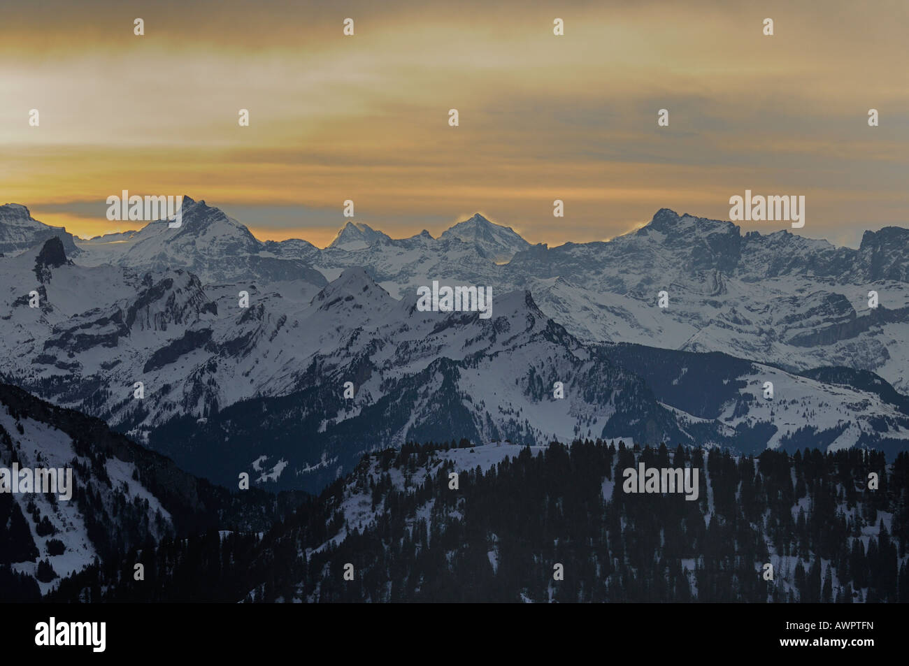 Sunrise su Mt. Rigi, vista sulle Alpi Svizzere Centrali, Svitto, Svizzera, Europa Foto Stock