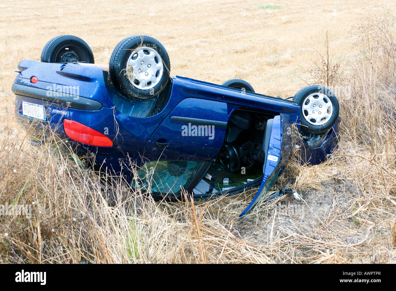 Macchina incidentata immagini e fotografie stock ad alta risoluzione - Alamy