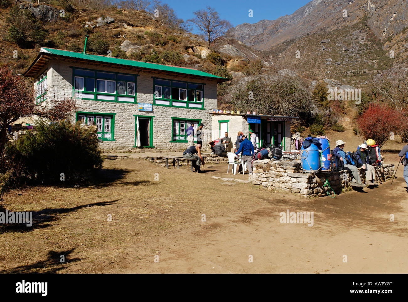 Trekking Lodge at Dudh Koshi, valle del Khumbu Himal, Parco Nazionale di Sagarmatha, Nepal Foto Stock