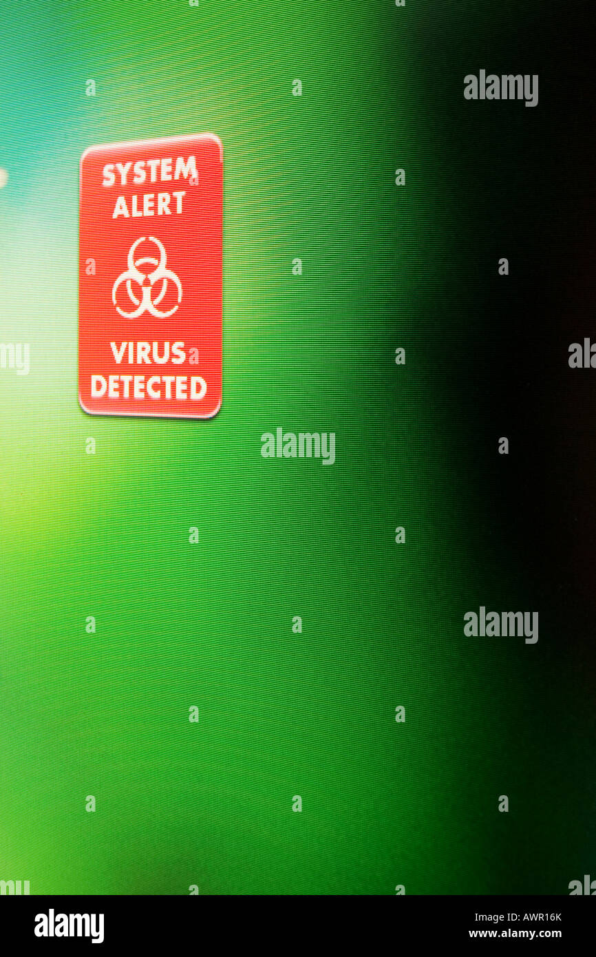 Il monitor di un computer shot, 'system alert virus rilevato' messaggio Foto Stock