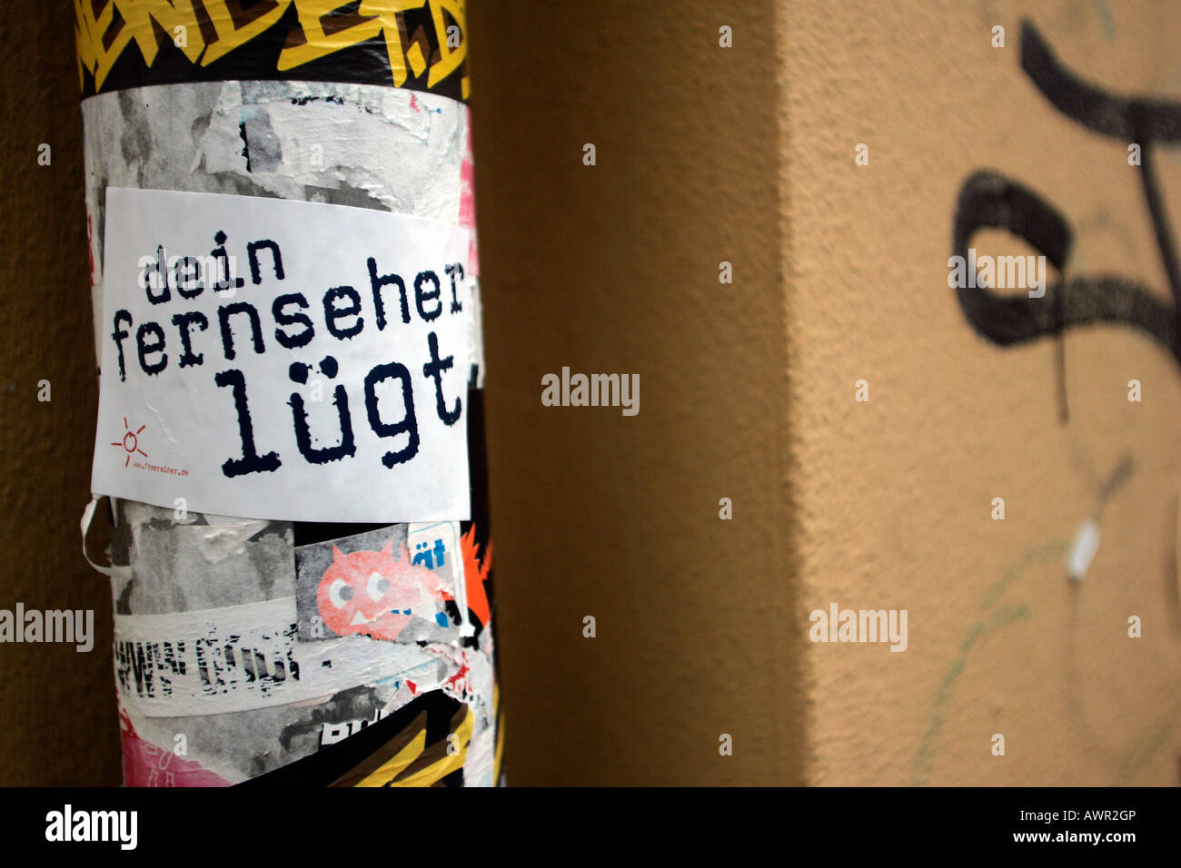 Tags, Graffiti e pittura nel Scene-Quarter Neustadt. A Dresda, Sassonia, Germania Foto Stock