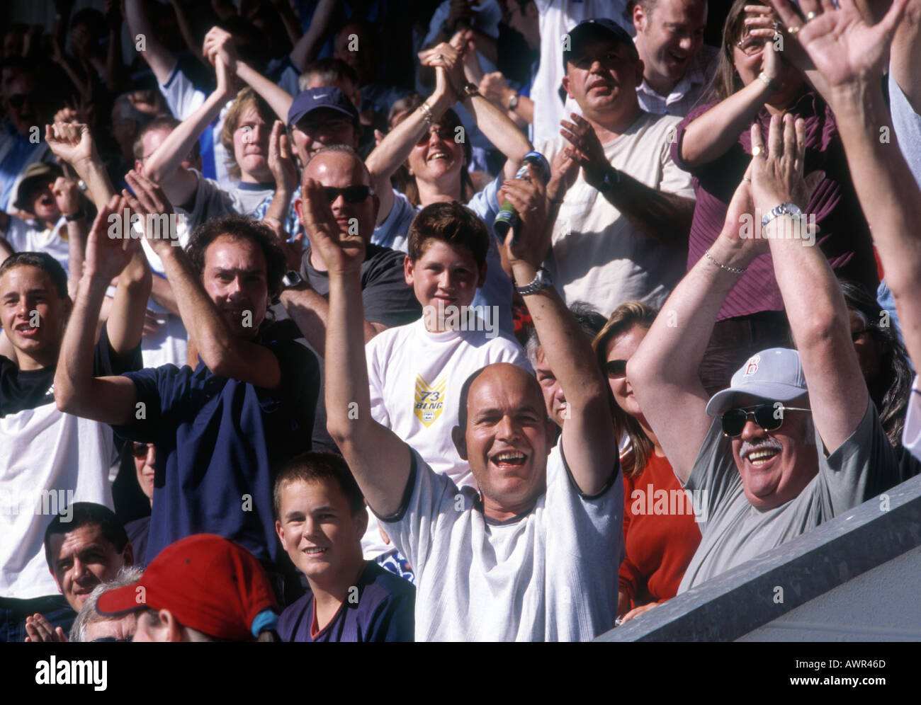 Grande folla di facce celebra a Chester City Football Club Deva Stadium Foto Stock