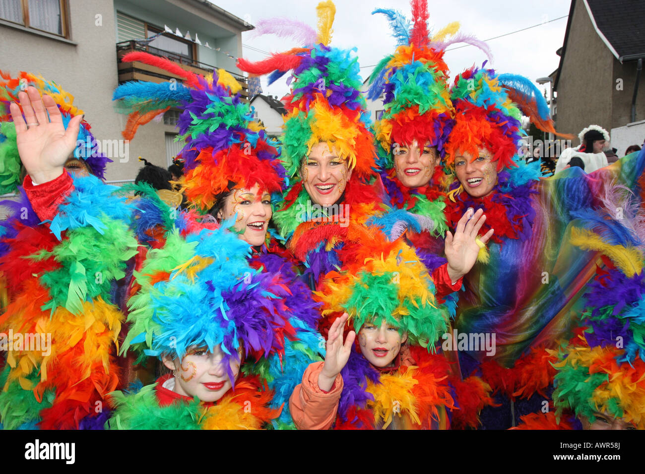 Mardi Gras Parade di Muelheim-Kaerlich, Renania-Palatinato, Germania: uccelli del paradiso Foto Stock