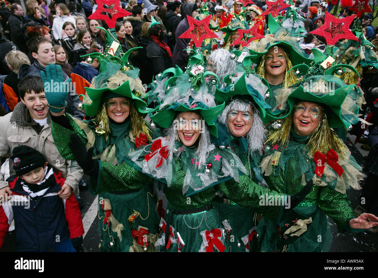 Mardi Gras Parade di Coblenza, Renania-Palatinato, Germania: christmastrees Foto Stock